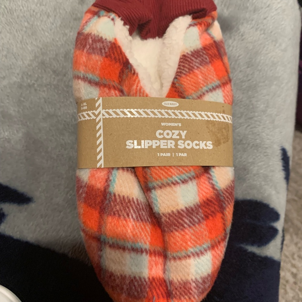 New Old Navy cozy slipper socks. Size L/XL. Plaid Women's Slipper Socks